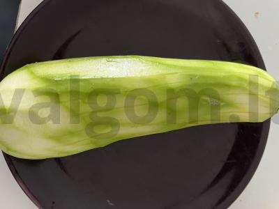 Cukinija grietinės padaže su česnaku Žingsnis 1