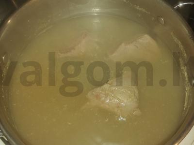 Šviežių ir raugintų kopūstų šči Žingsnis 1