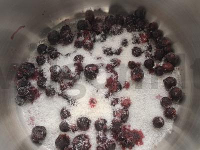 Juodųjų serbentų džemas su krakmolu Žingsnis 1