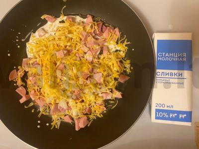 Grietinėlės makaronai „Ula“ su dešra ir sūriu Žingsnis 3