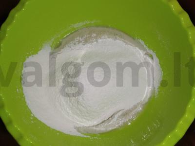 Pica su sūrio dešra ir alyvuogėmis Žingsnis 2