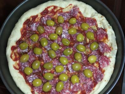 Pica su sūrio dešra ir alyvuogėmis Žingsnis 5