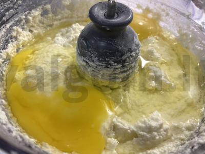 Varškės apkepas su baltuoju šokoladu Žingsnis 7