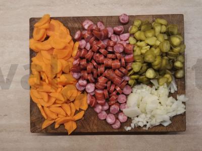 Skani rauginta sriuba su medžiotojų dešrelėmis Žingsnis 2