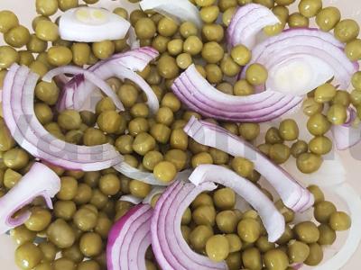 Klasikinis vynigretas su marinuotais agurkėliais Žingsnis 1