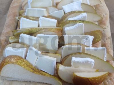 Pica su kamamberu ir kriauše Žingsnis 4