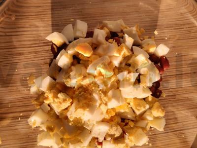 Konservuotų pupelių salotos Žingsnis 2