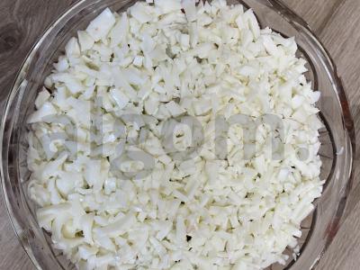 Sluoksniuotas salotas su vištiena, sausainiais ir aguonomis Žingsnis 3