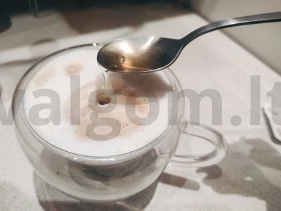 Kava su pienu naudojant prancūzišką presą Žingsnis 5