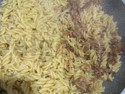 Makaronai su faršu ir paprikomis Žingsnis 3