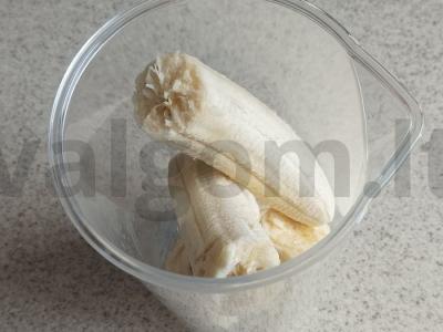 Tortas su kremu iš baltymų ir paruoštų biskvitų Žingsnis 1