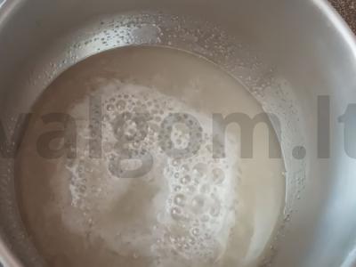 Tortas su kremu iš baltymų ir paruoštų biskvitų Žingsnis 4