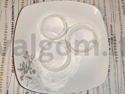 Svogūnų žiedai alaus tešloje Žingsnis 3