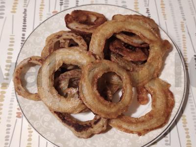 Svogūnų žiedai alaus tešloje pagrindine nuotrauka