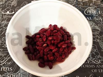 Salotos su raudonaisiais pupelėmis, vištienos krūtinėle ir dižono garstyčiomis Žingsnis 1