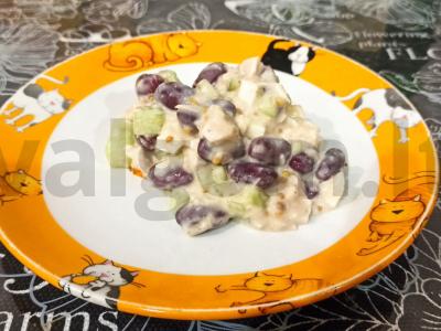 Salotos su raudonaisiais pupelėmis, vištienos krūtinėle ir dižono garstyčiomis pagrindine nuotrauka