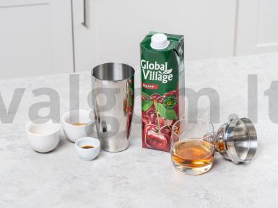 Vyšnių kokteilis „Old Fashioned“ Žingsnis 1