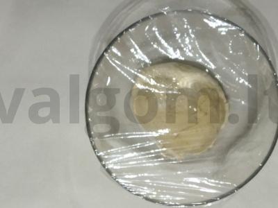 Pica su pievagrybiais, dešra ir sūriu orkaitėje Žingsnis 2