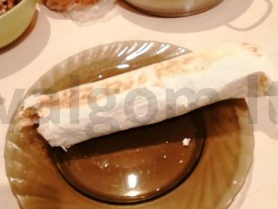 Šaurma su kiauliena ir daržovėmis sūrio lavaše Žingsnis 4