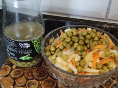 Pavasarinis salotas su žaliu žirneliu pagrindine nuotrauka