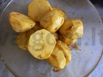 Vištiena su jaunu bulvių, kepta orkaitėje Žingsnis 3