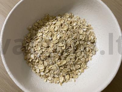 Greita avižinė košė su žemės riešutų sviestu ir šokoladu Žingsnis 1