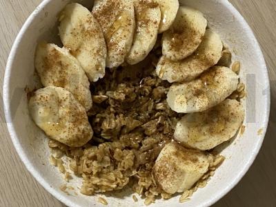 Greita avižinė košė su žemės riešutų sviestu ir šokoladu pagrindine nuotrauka