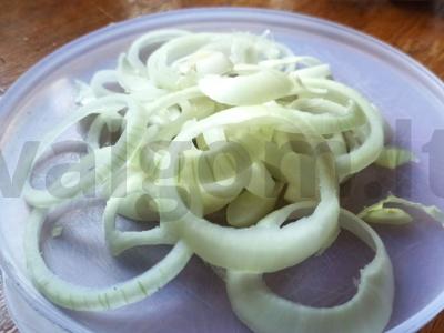 Marinuoti prieskoniais svogūnai Žingsnis 1