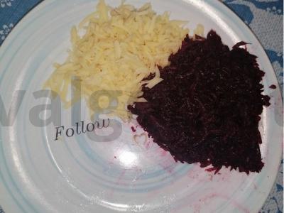 Salotos su burokėliais, sūriu, kiaušiniu ir česnaku Žingsnis 2