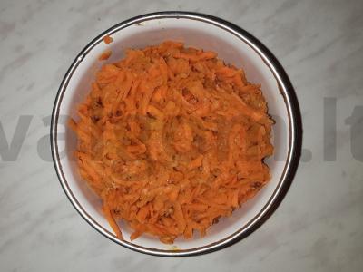 Aštri morkų salotos pagal korėjietišką receptą pagrindine nuotrauka