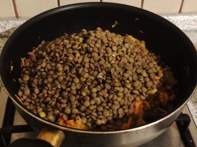 Lęšiai su šaldytais daržovėmis ir pomidorų pasta Žingsnis 4