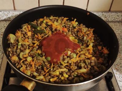 Lęšiai su šaldytais daržovėmis ir pomidorų pasta Žingsnis 5