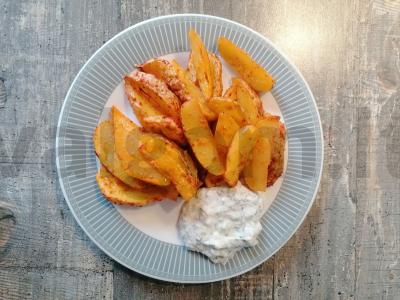 Kaimiški bulvės mikrobangų krosnelėje pagrindine nuotrauka