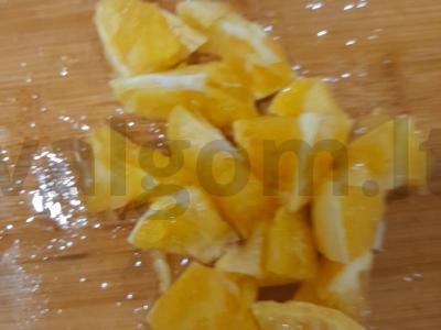 Skaniausias kokteilis iš moliūgų sulčių su apelsinu ir bananais Žingsnis 2