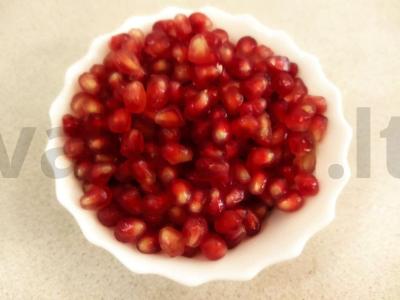 Salotas su Pekino kopūstu, krevetėmis ir granato sėklomis Žingsnis 1