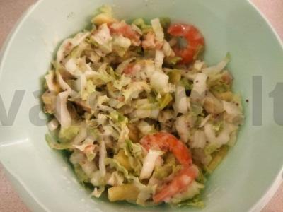 Salotas su Pekino kopūstu, krevetėmis ir granato sėklomis Žingsnis 4
