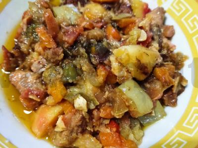 Daržovių troškinys pagrindine nuotrauka