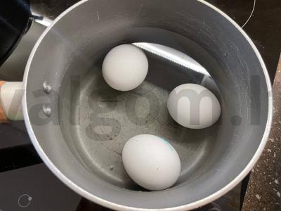 Velykiniai kiaušiniai, nudažyti arbata Žingsnis 1