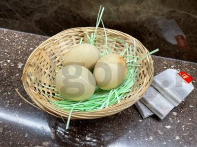 Velykiniai kiaušiniai, nudažyti arbata pagrindine nuotrauka