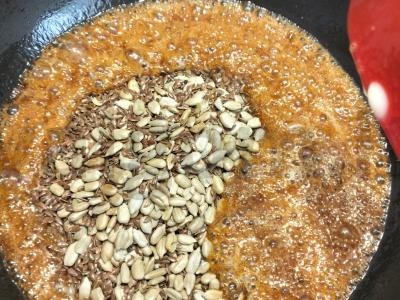 Saulėgrąžų ir linų sėklų kozinakas Žingsnis 3