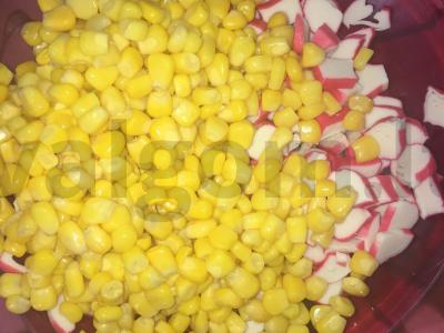 Klasikinis krabų salotas su garintu ryžiu Žingsnis 3