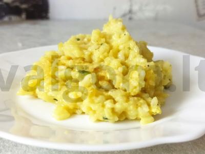 Ryžiai su kiaušiniu ir ciberžole pagrindine nuotrauka