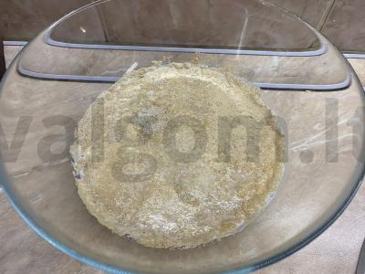 Pica su pomidorais ir dešrelėmis Žingsnis 1