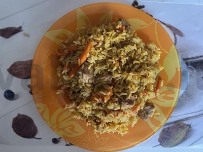 Kvapnus plovas su kiauliena pagrindine nuotrauka