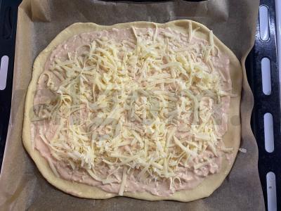 Pica su pomidorais ir dešrelėmis Žingsnis 4