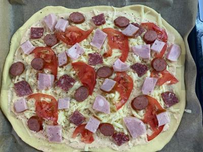 Pica su pomidorais ir dešrelėmis Žingsnis 5