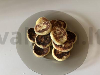 Sultingi namų varškėčiai su traškia plutele išorėje pagrindine nuotrauka