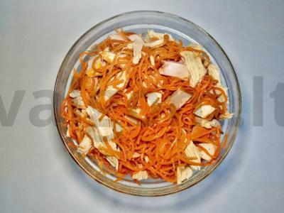 Išskirtinė salotų su rūkytomis vištienos krūtinėlėmis, sojų pupelių šparaginėmis ir persimonais Žingsnis 2