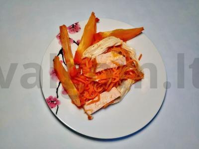 Išskirtinė salotų su rūkytomis vištienos krūtinėlėmis, sojų pupelių šparaginėmis ir persimonais pagrindine nuotrauka