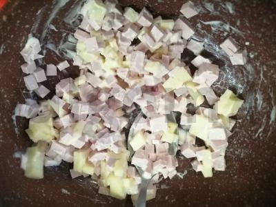 Karšti sumuštiniai su majonezu, sūriu ir dešra Žingsnis 1